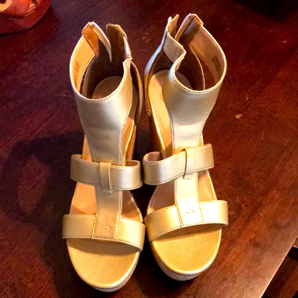 UGG Women’s Whitney Gold Metallic Wedge Sandal